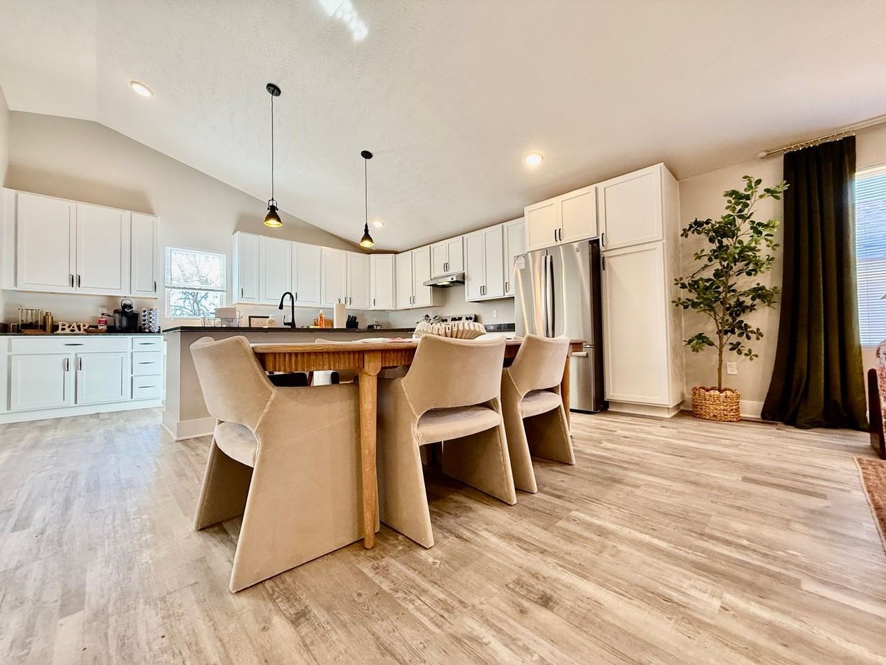 7849 2nd St - Photo 3 of 45