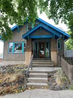 featured image of 202 E 7th St