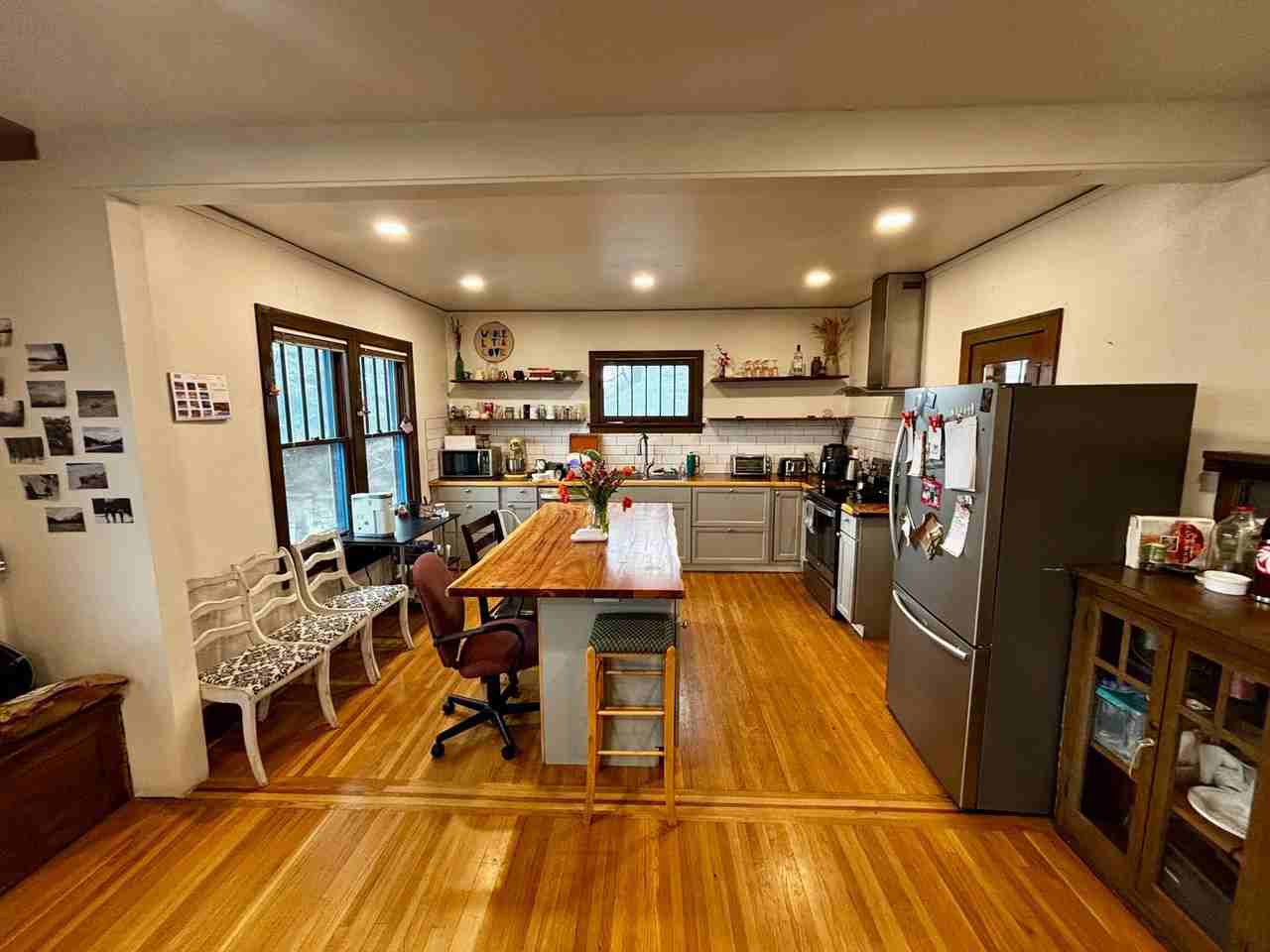202 E 7th St - Photo 3 of 25