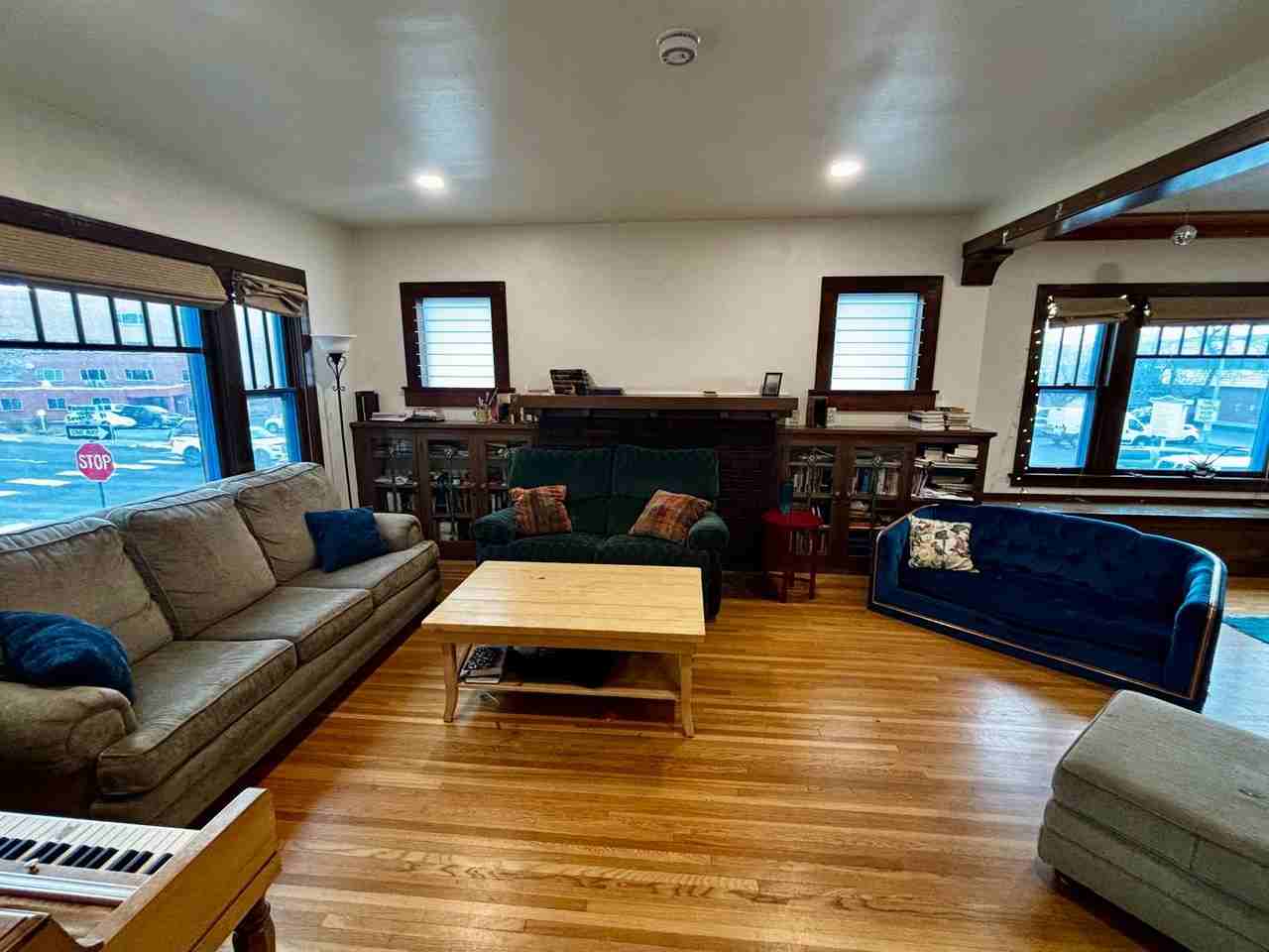 202 E 7th St - Photo 6 of 25