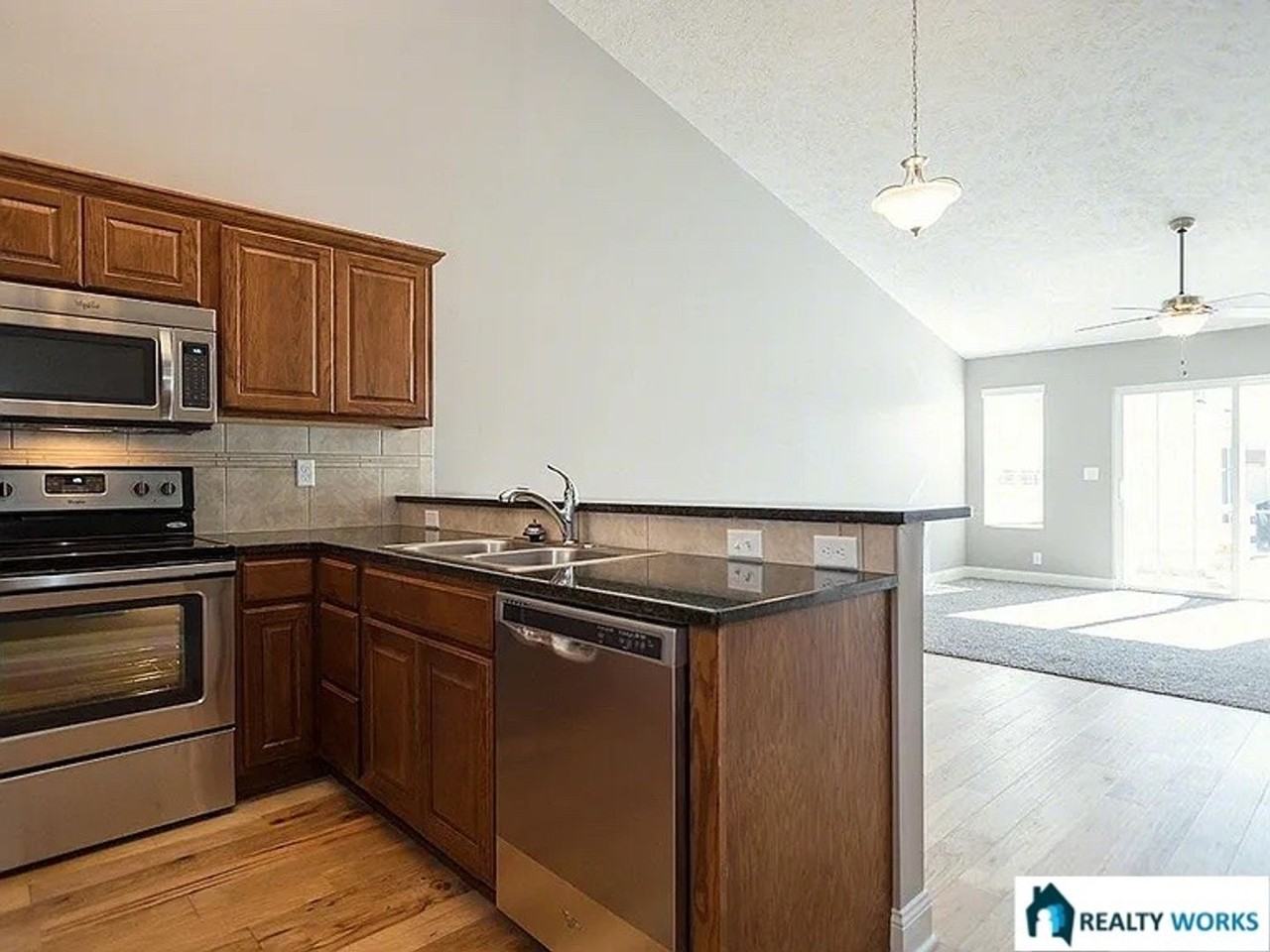 3143 King Ridge Blvd - Photo 3 of 28
