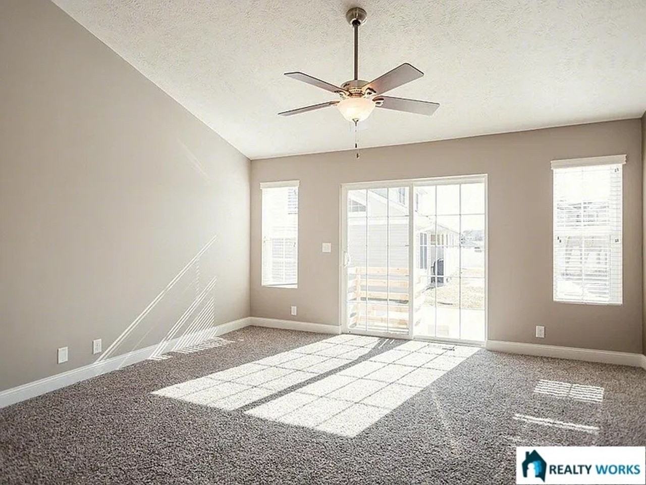 3143 King Ridge Blvd - Photo 5 of 28