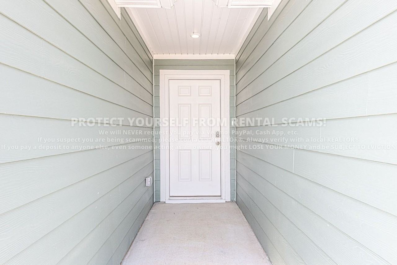 420 Raegan St - Photo 3 of 17