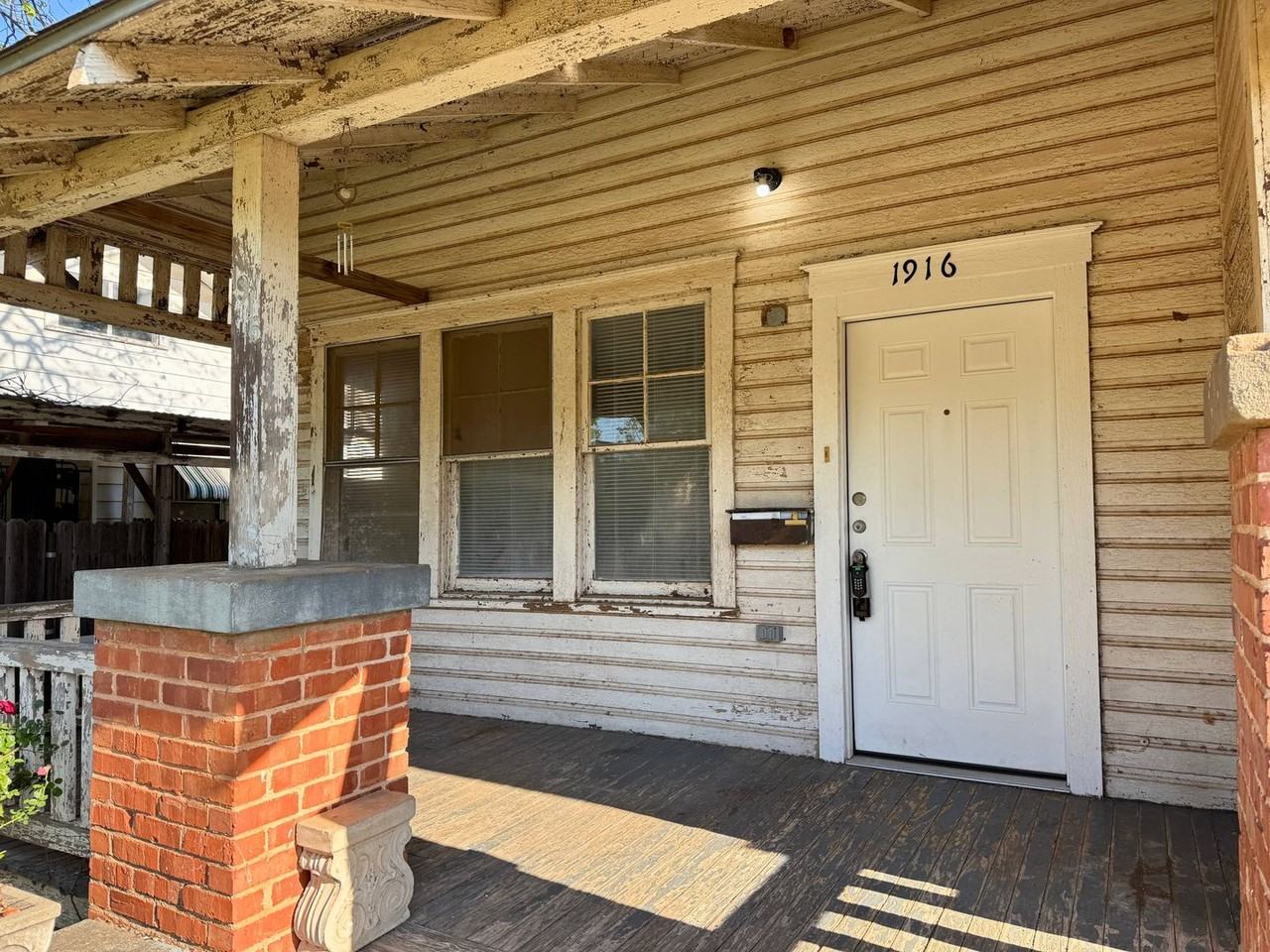 1916 7th St - Photo 2 of 28