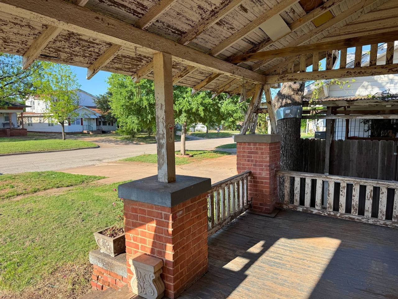 1916 7th St - Photo 3 of 28