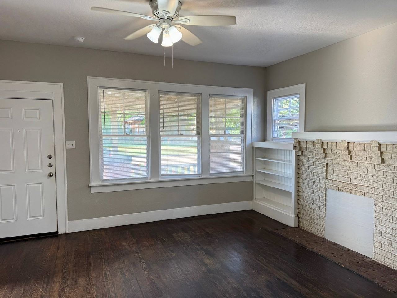 1916 7th St - Photo 4 of 28