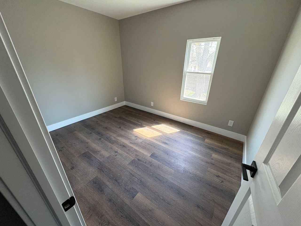 668 Wager St - Photo 6 of 11