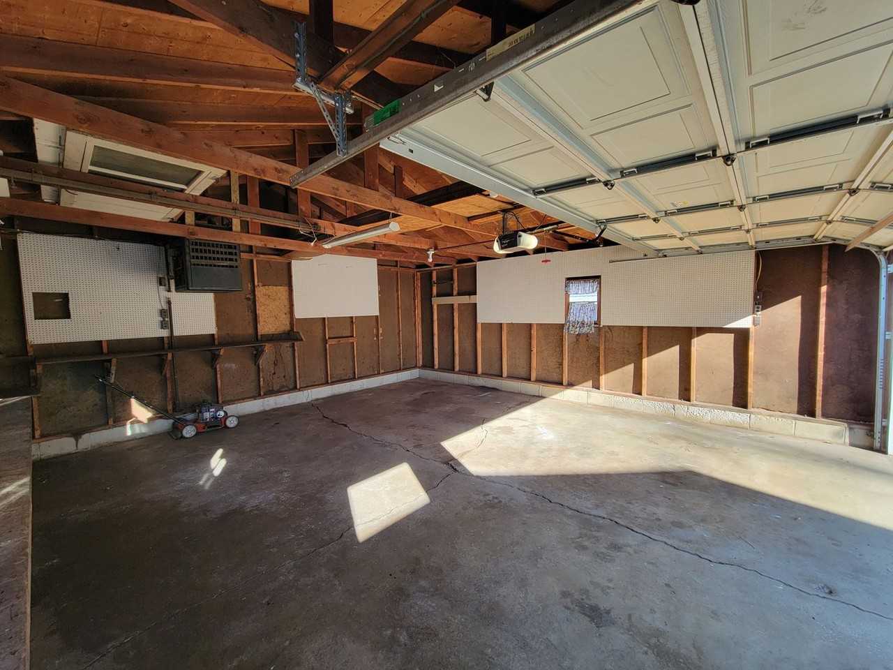 1015 W 4th St - Photo 4 of 39