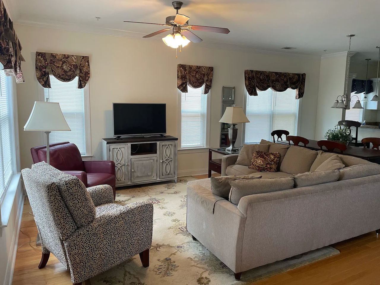 243 Landing Dr - Photo 3 of 20