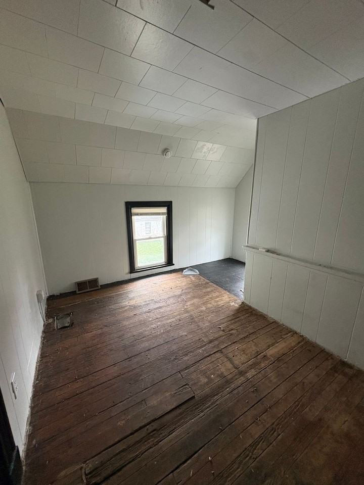 629 Jay St - Photo 3 of 8