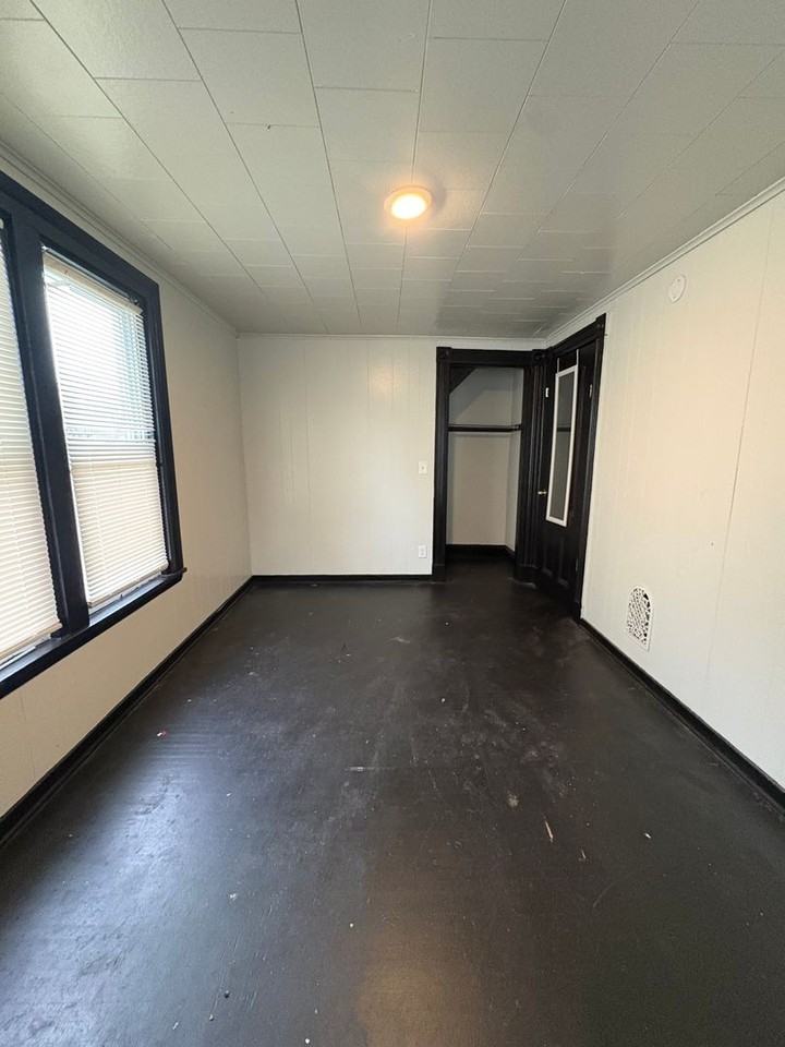 629 Jay St - Photo 6 of 8