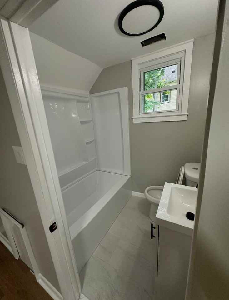 34 S Main St - Photo 4 of 10