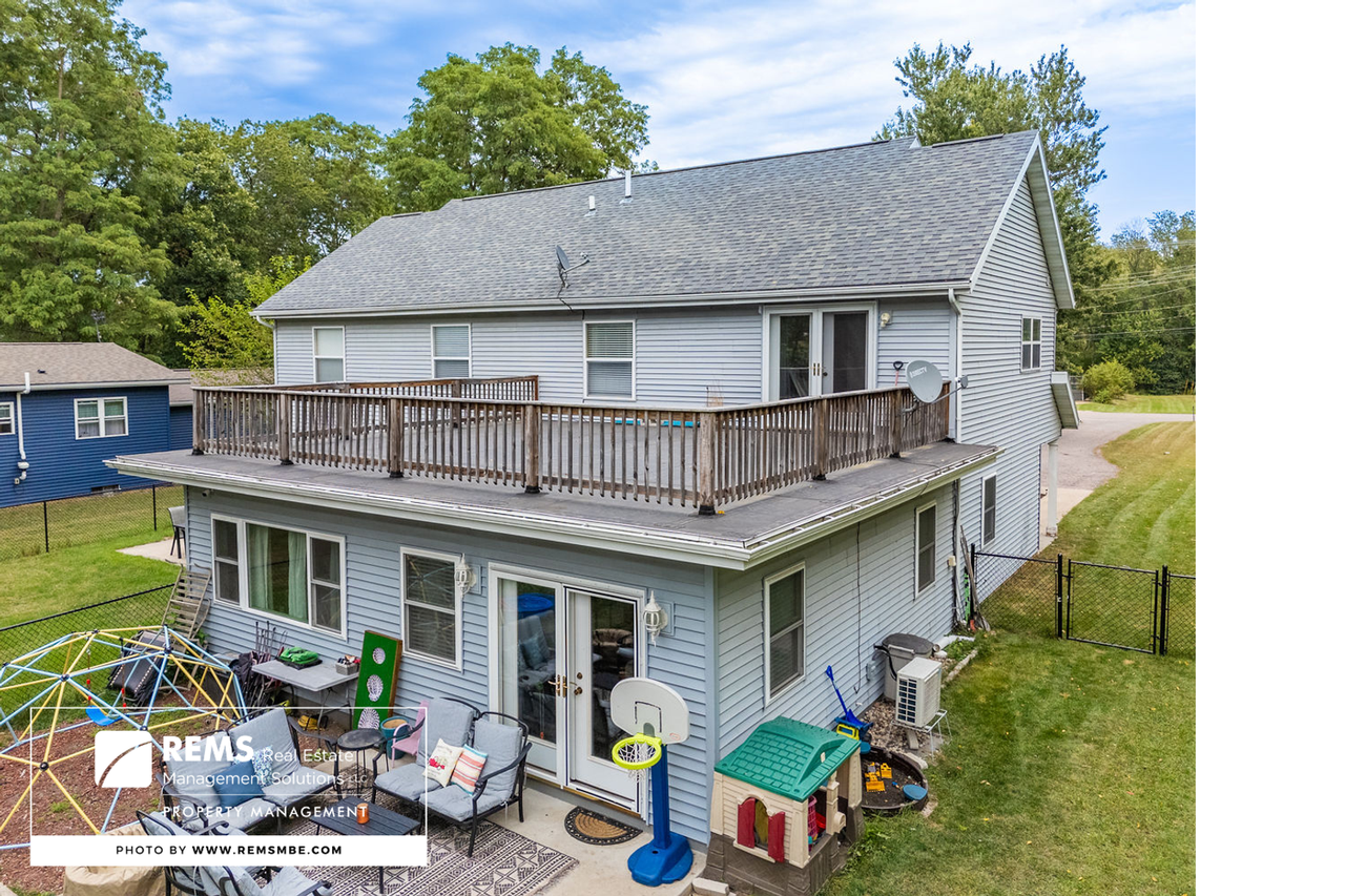 815 Island Ct #1 - Photo 3 of 40