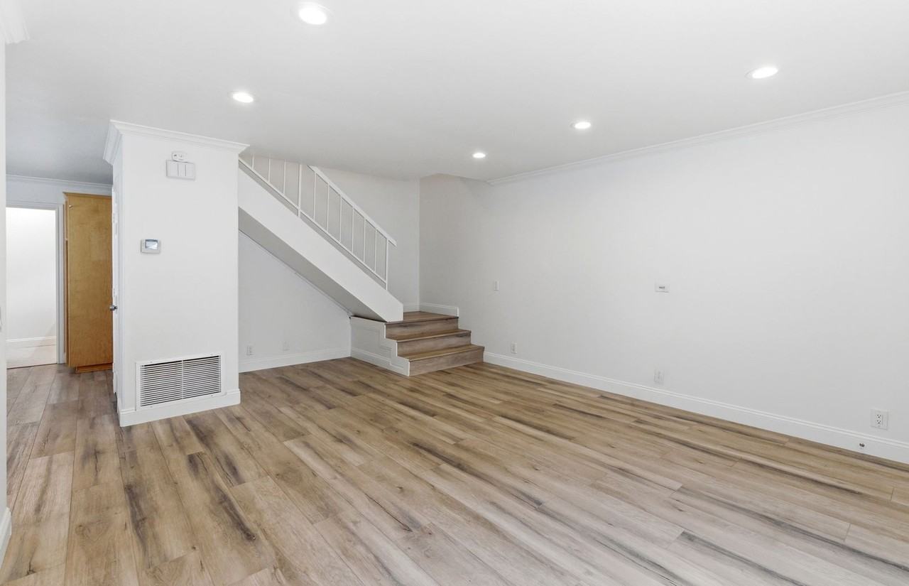 9582 Pettswood Dr - Photo 4 of 29