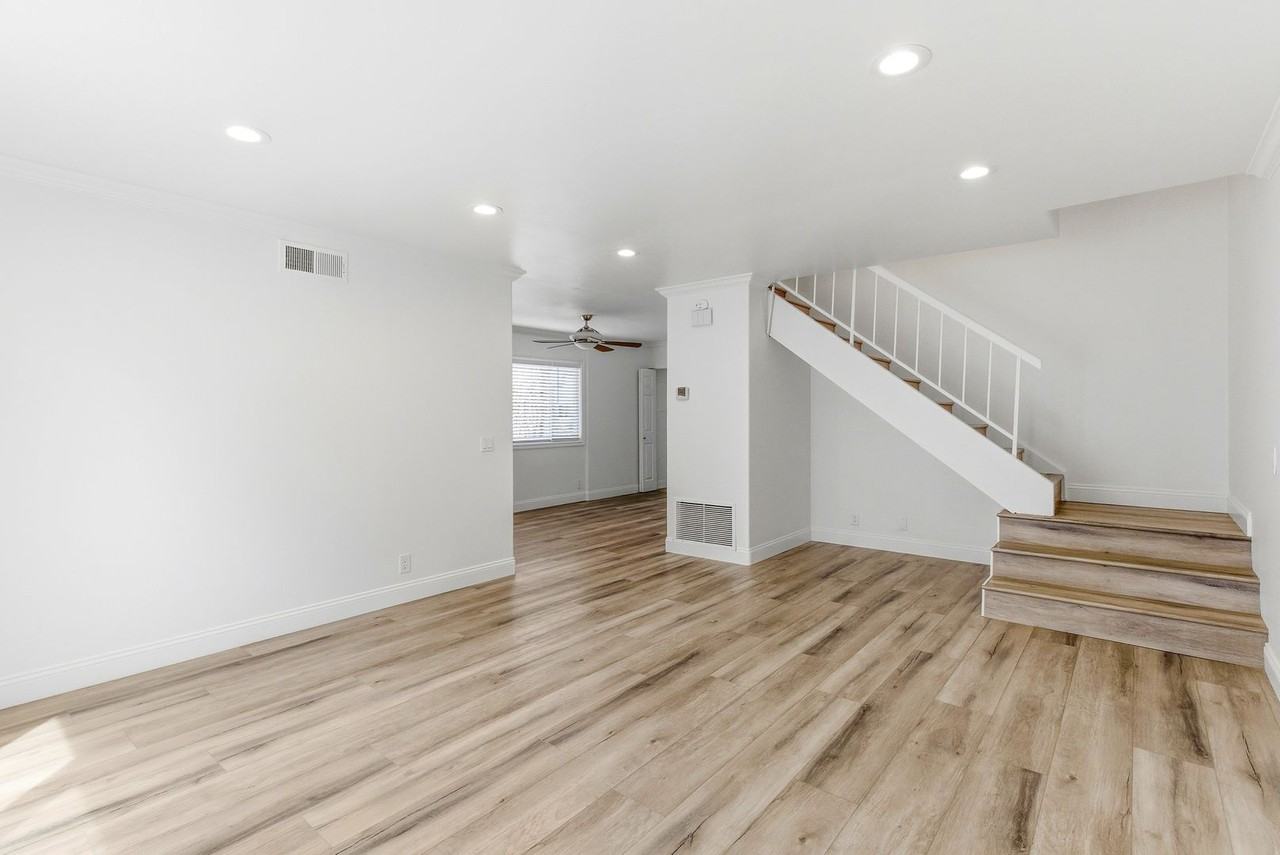 9582 Pettswood Dr - Photo 5 of 29