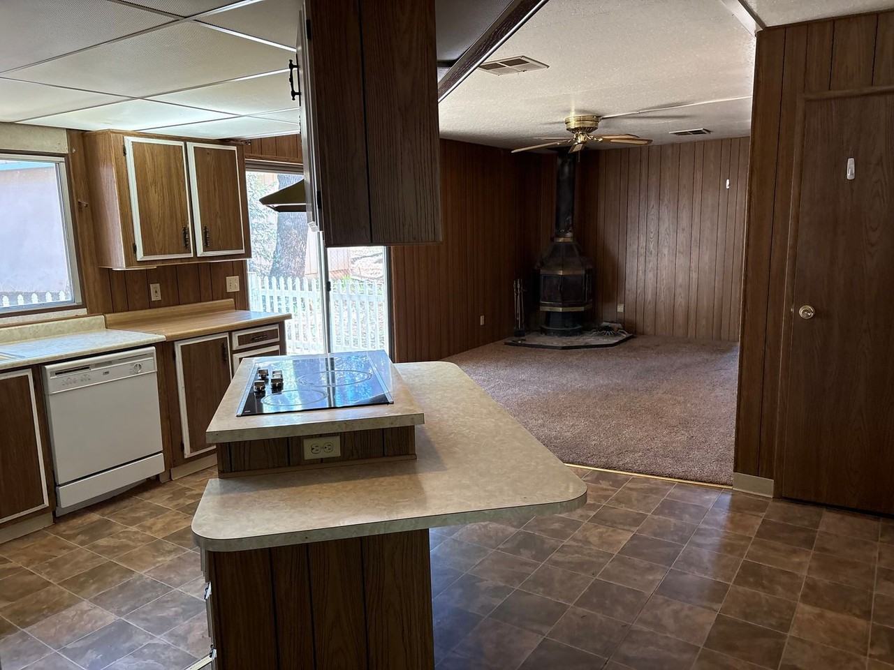 6218 Leicester Dr - Photo 3 of 8