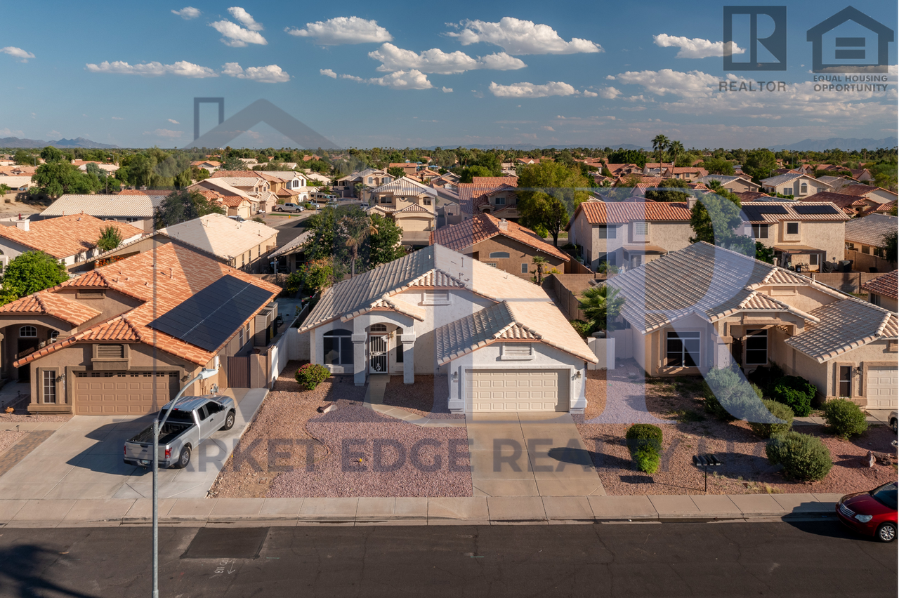 9723 W Mohawk Ln - Photo 5 of 46