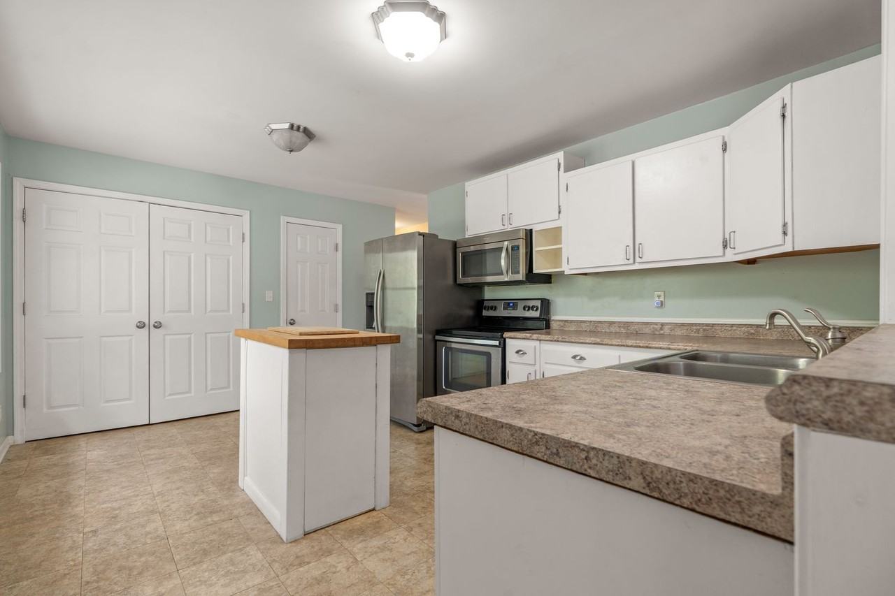 8907 Rollingwood Rd - Photo 4 of 25