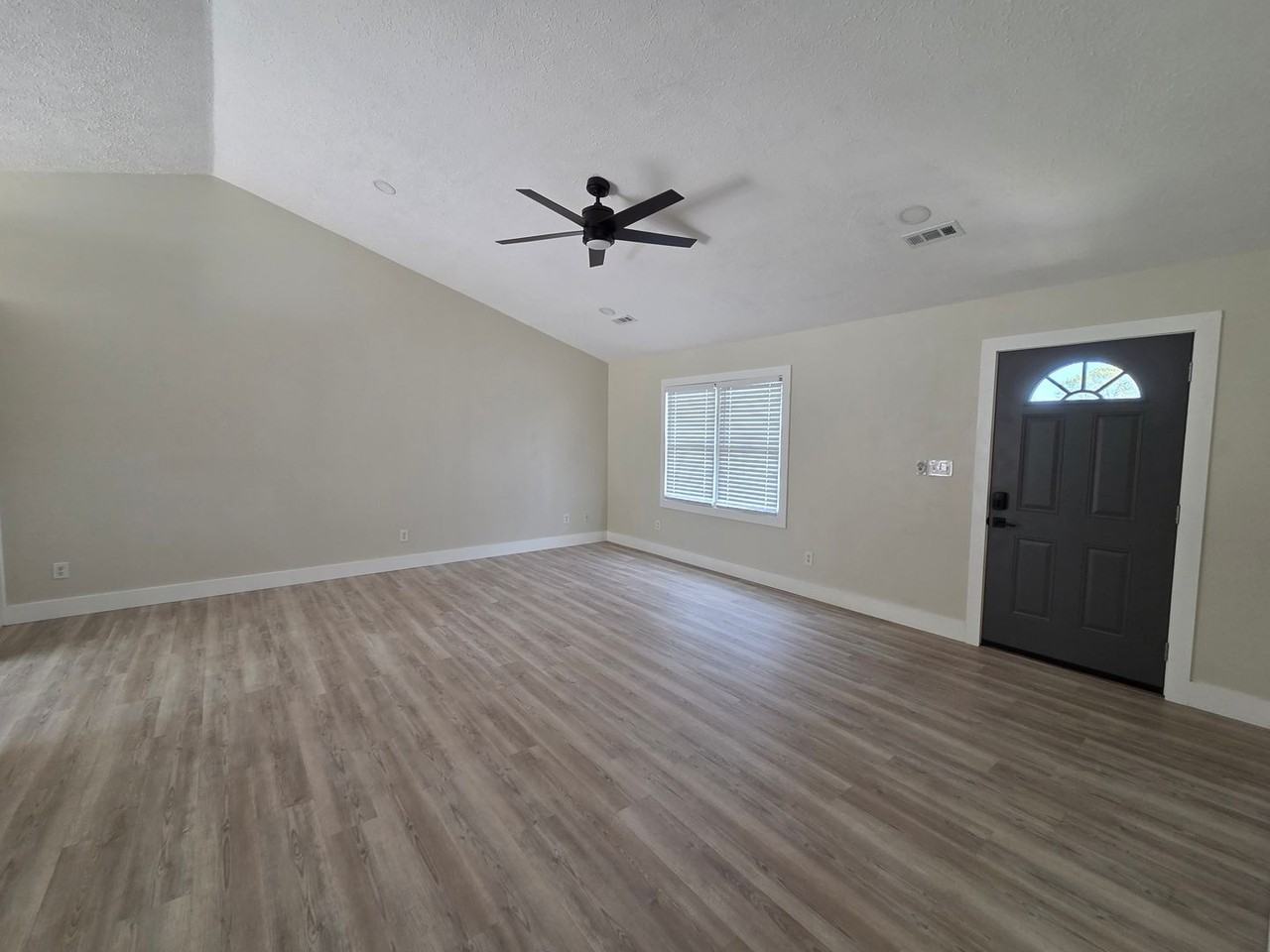 501 Bent Oak Ct - Photo 4 of 15