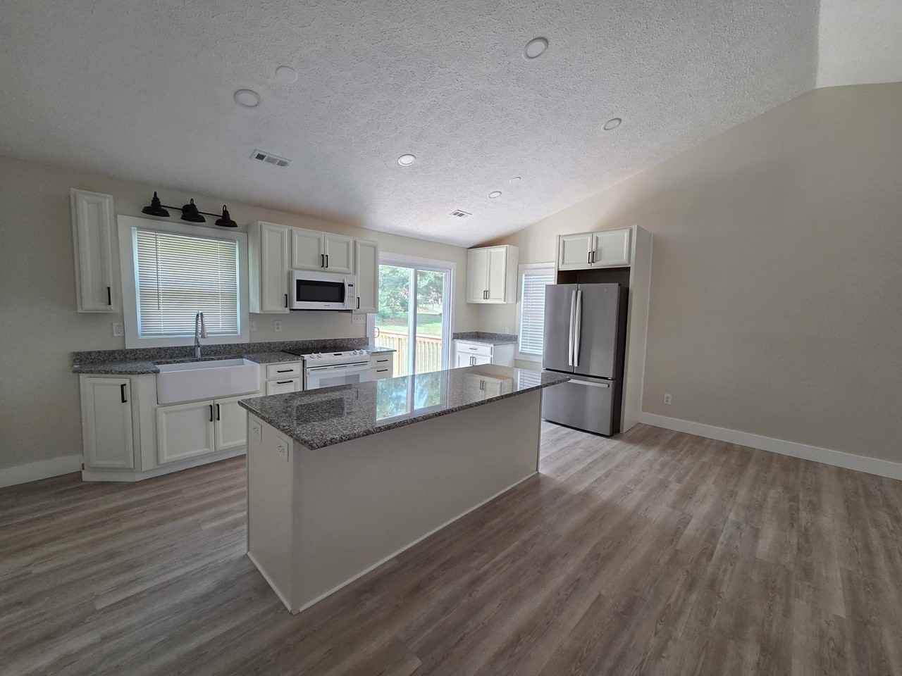 501 Bent Oak Ct - Photo 5 of 15