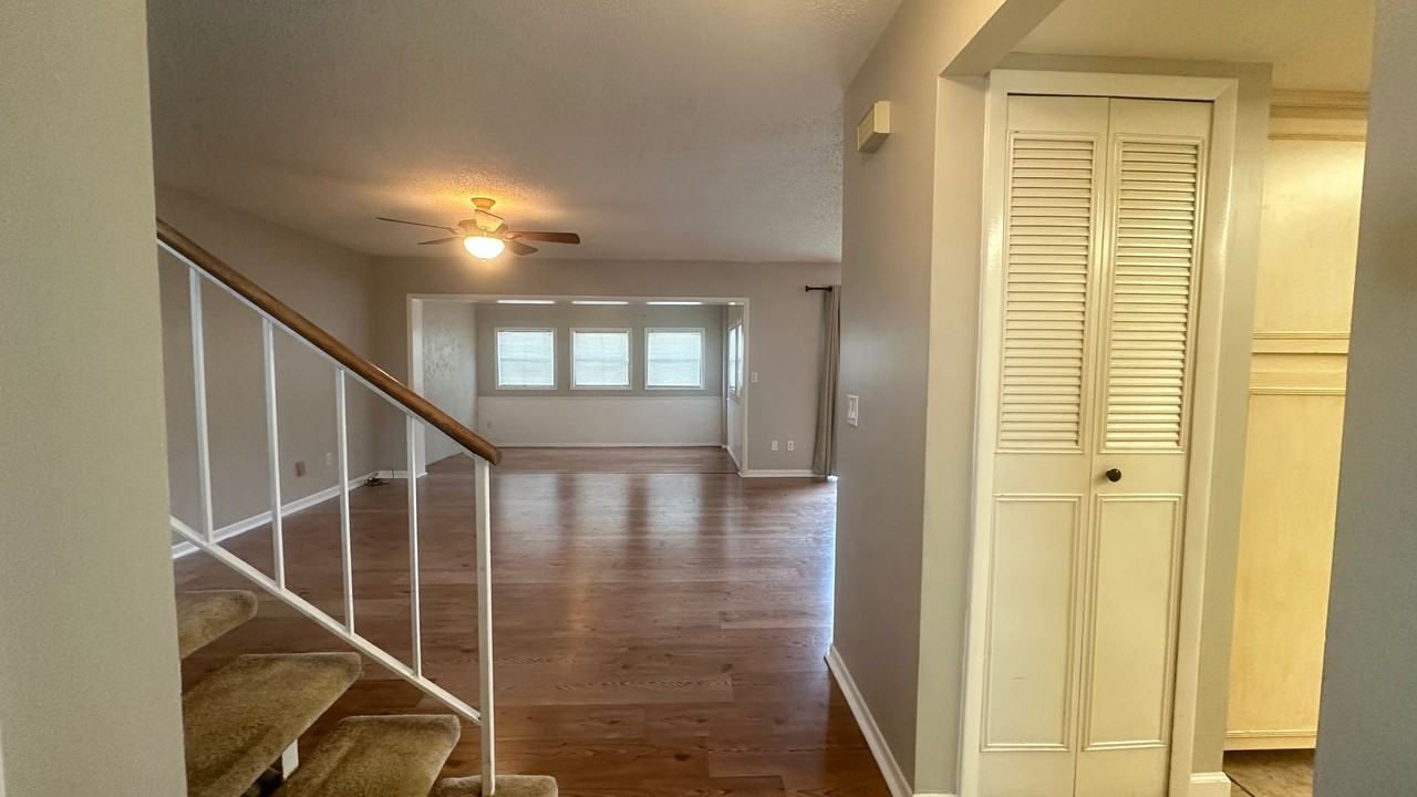 1532 N Carolwood Blvd - Photo 2 of 50