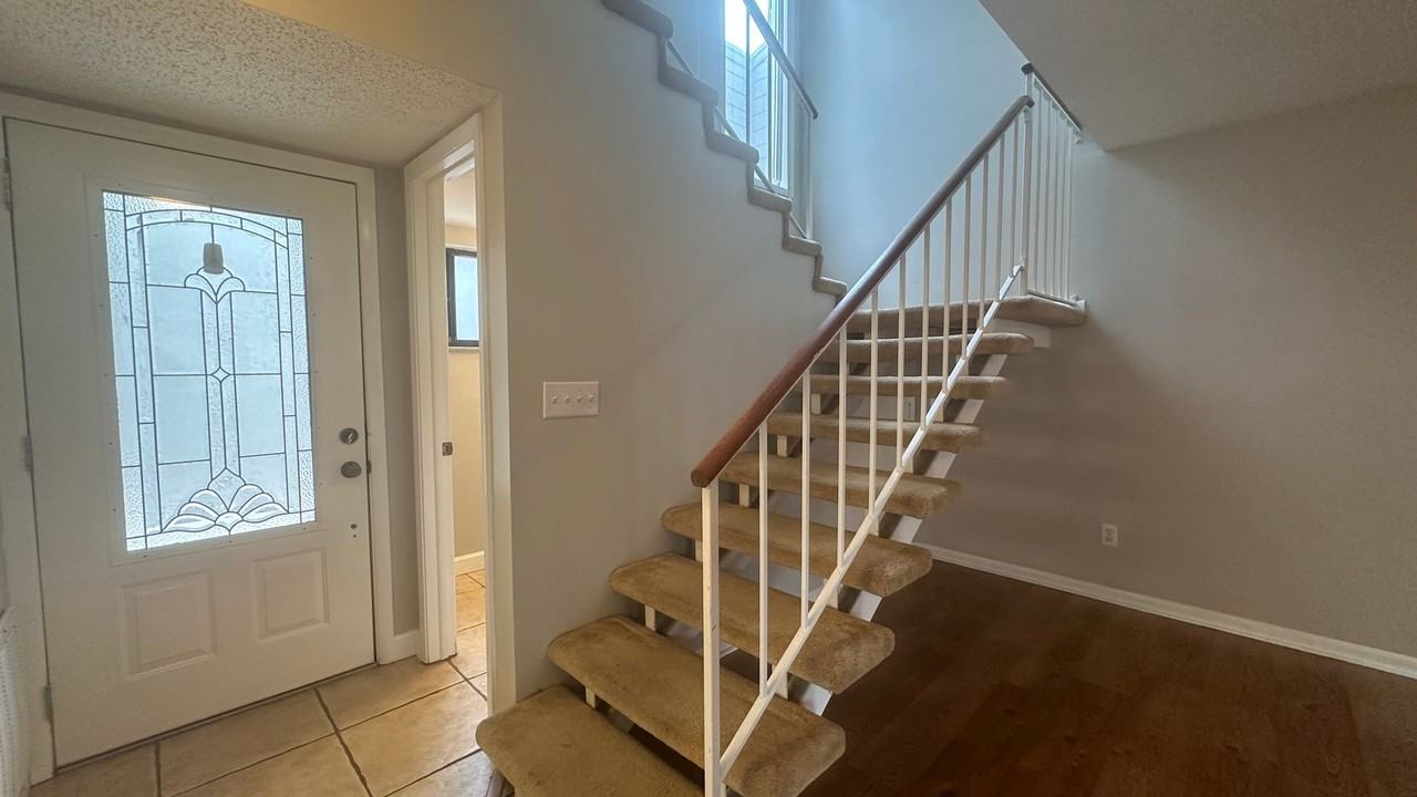 1532 N Carolwood Blvd - Photo 4 of 50