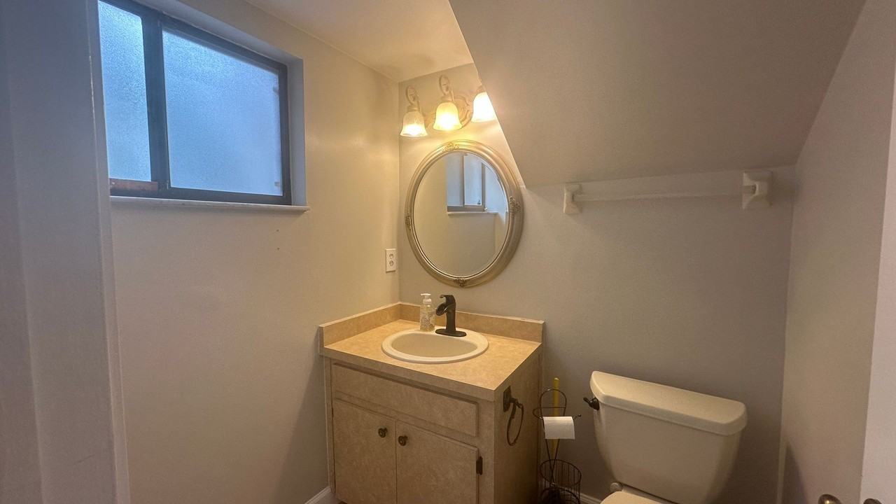 1532 N Carolwood Blvd - Photo 5 of 50