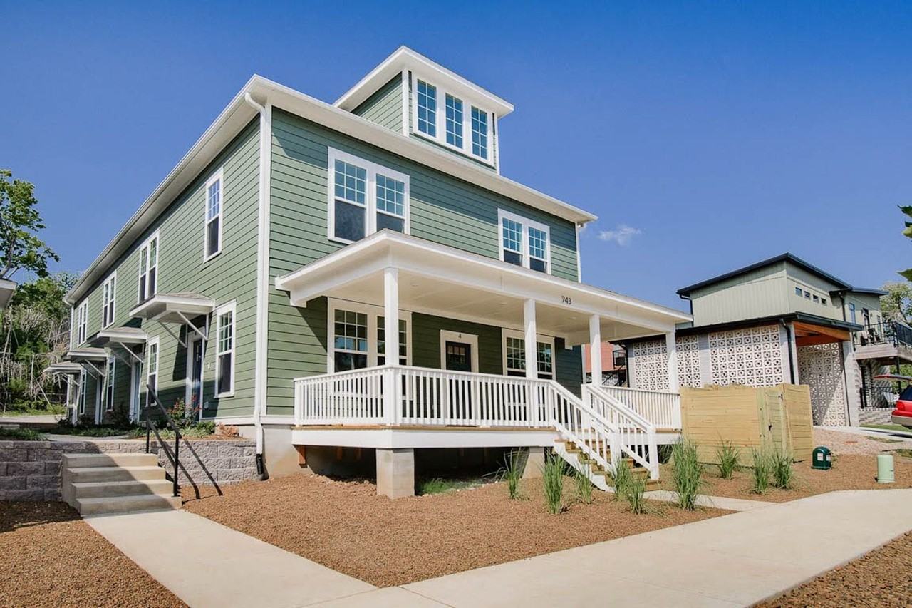 769 S Washington Ave - Photo 2 of 30