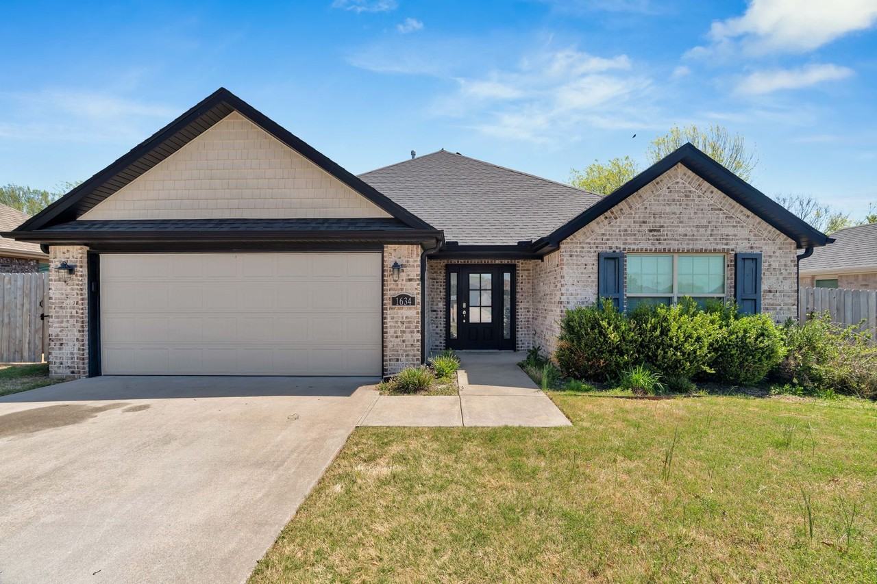 1634 S Borden St - Photo 2 of 20