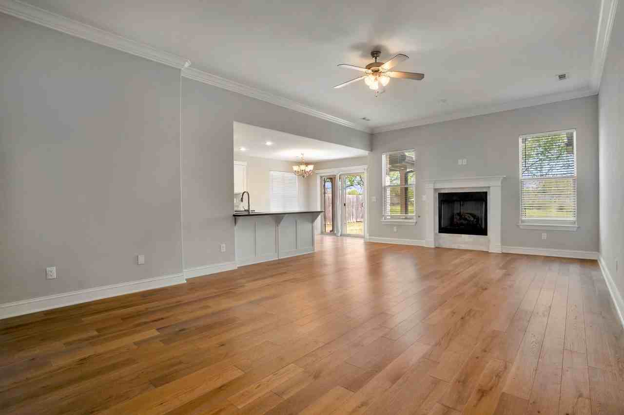 1634 S Borden St - Photo 4 of 20