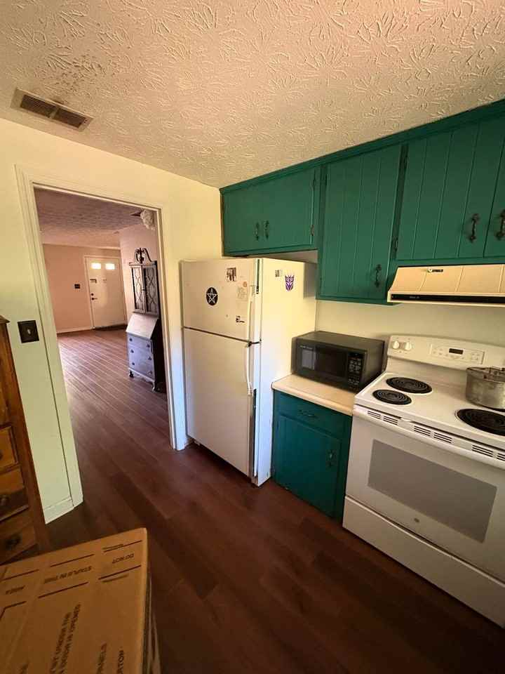 200 Richard Way - Photo 5 of 15