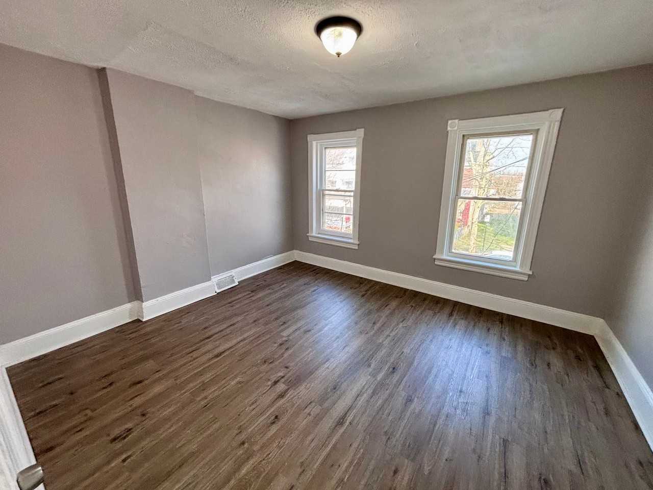 417 Walnut Ave - Photo 3 of 13