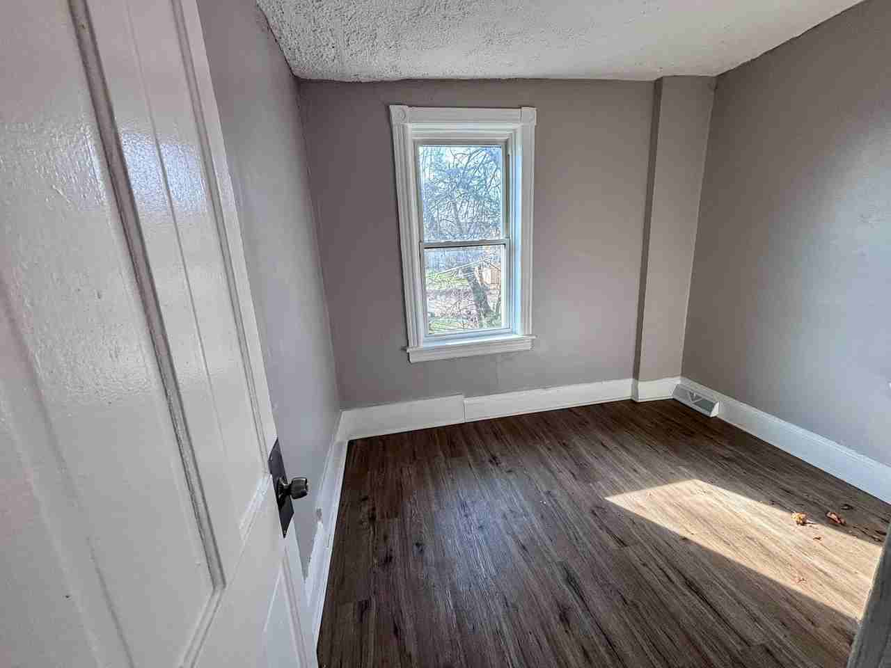 417 Walnut Ave - Photo 7 of 13