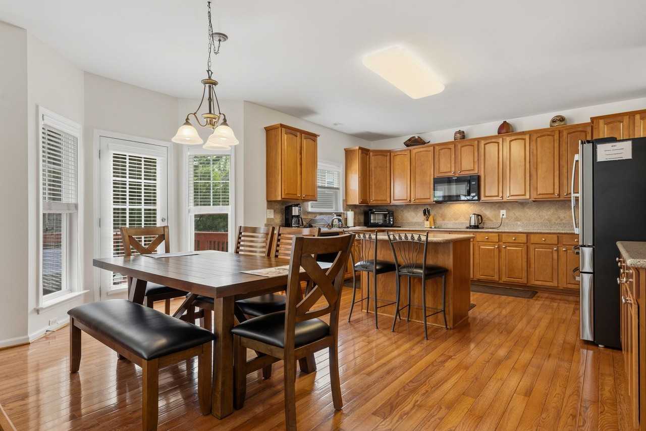 3809 Stoneybrook Dr - Photo 5 of 23