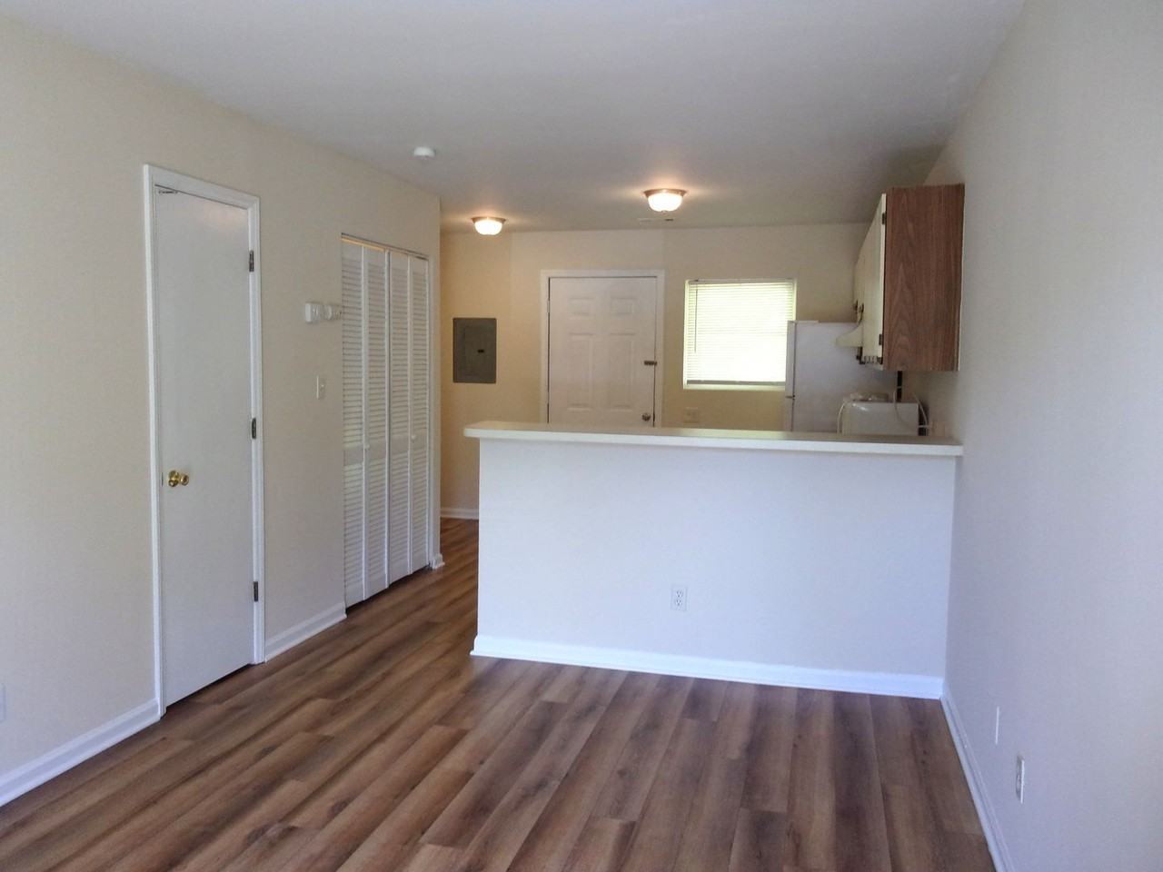 1476 Flintwood Dr - Photo 3 of 12