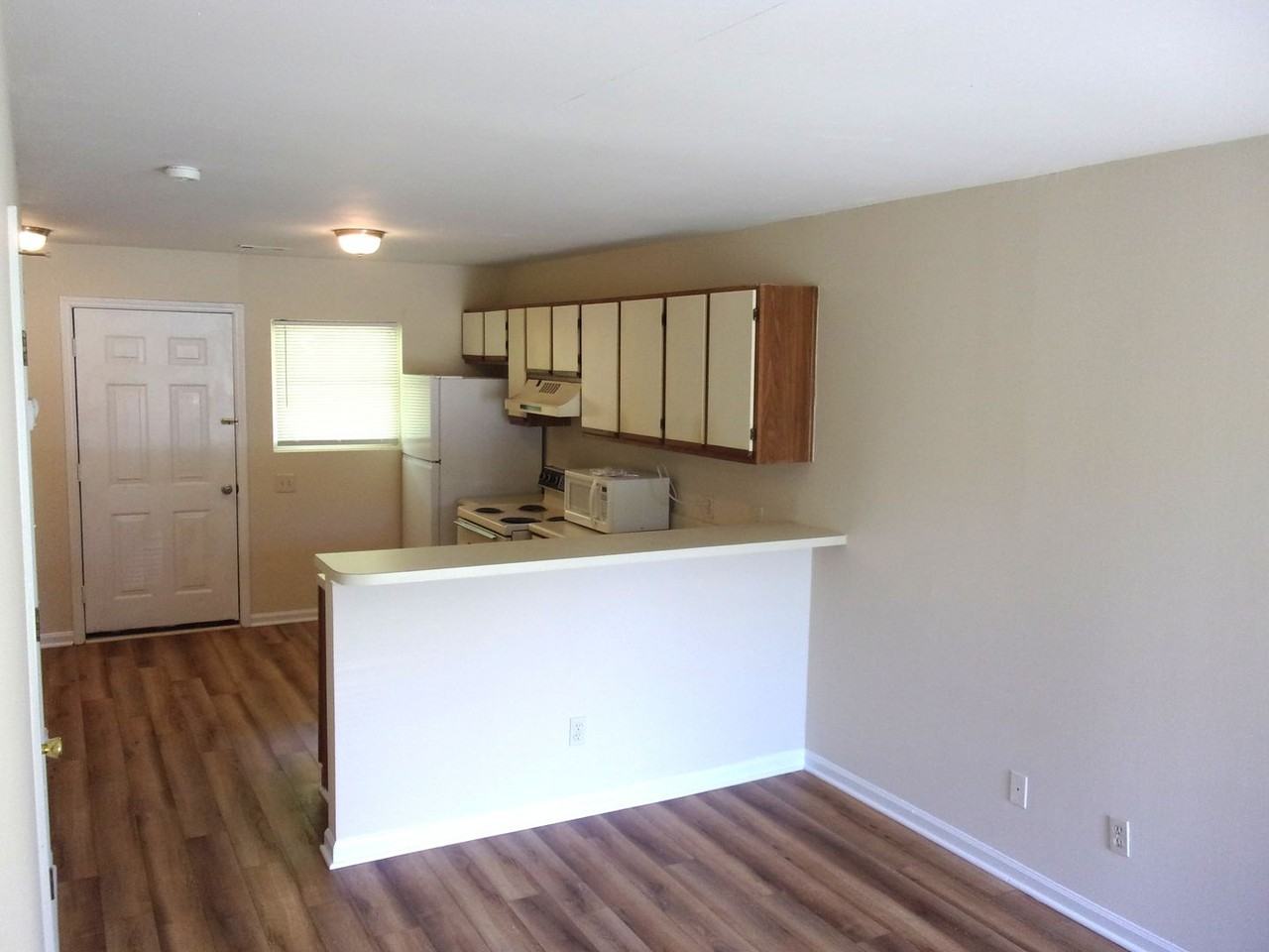 1476 Flintwood Dr - Photo 4 of 12