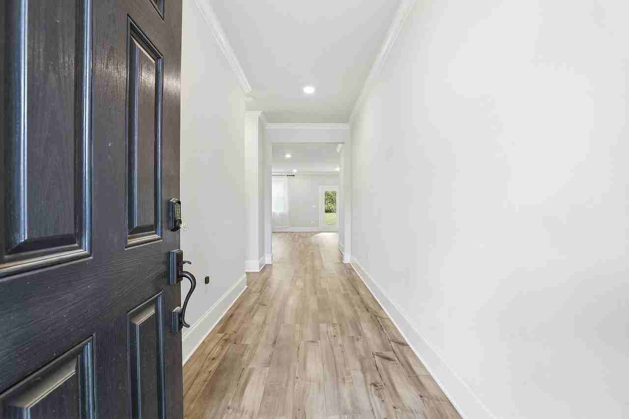 325 Caledonia Ct - Photo 3 of 19