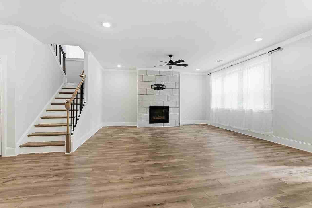 325 Caledonia Ct - Photo 4 of 19