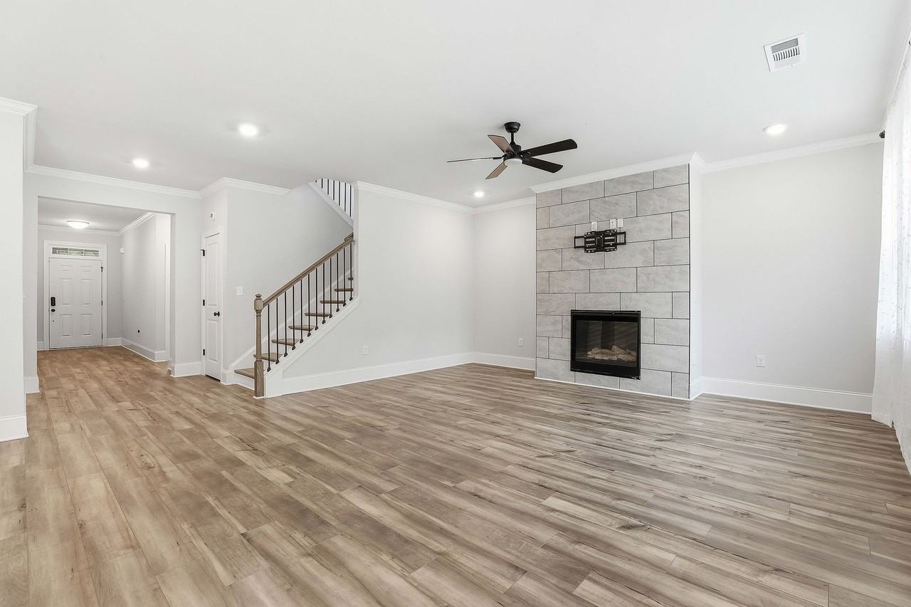 325 Caledonia Ct - Photo 5 of 19