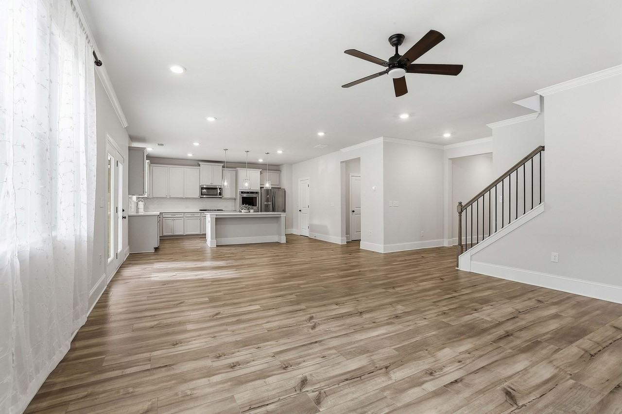 325 Caledonia Ct - Photo 6 of 19