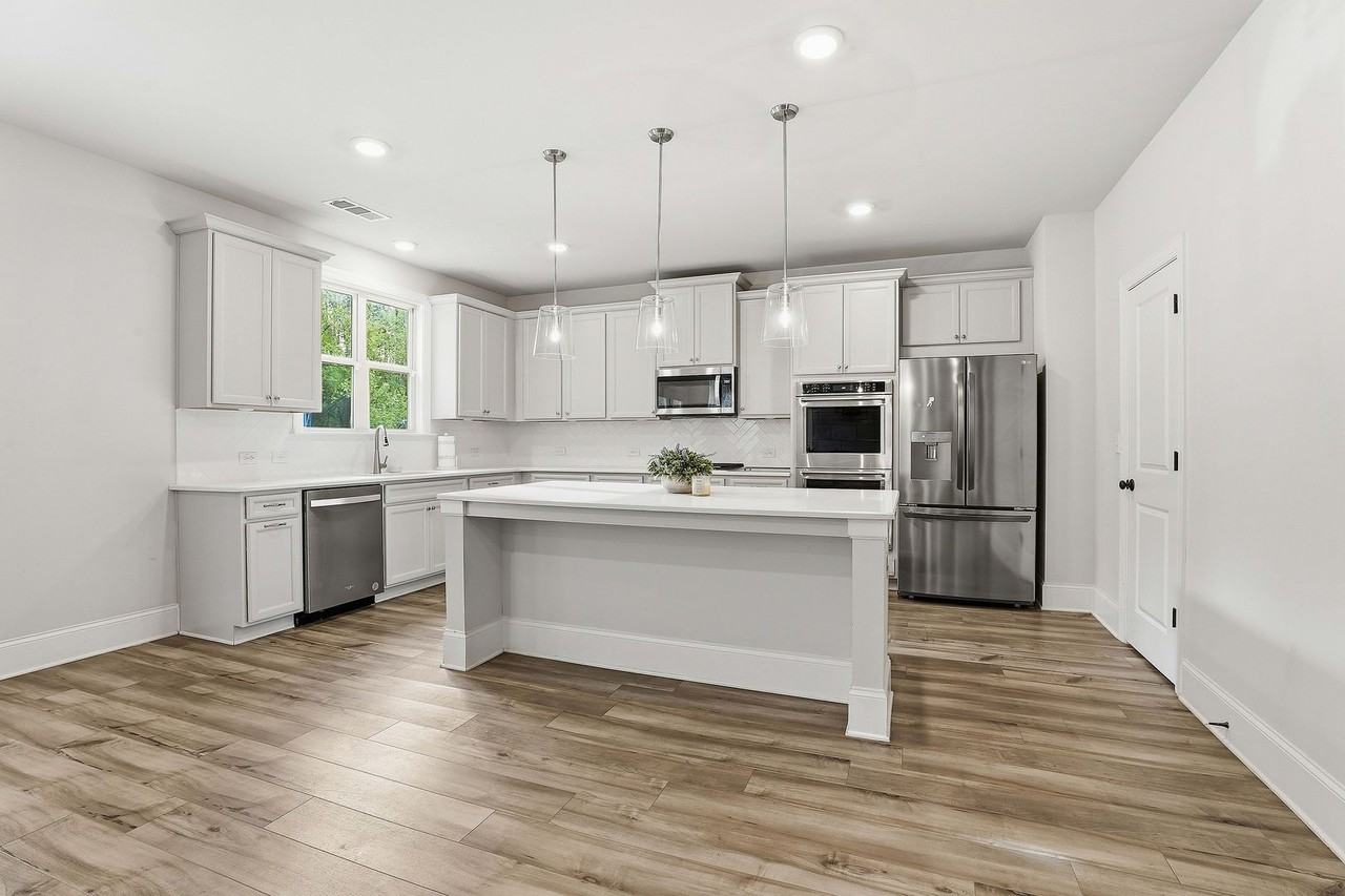 325 Caledonia Ct - Photo 7 of 19