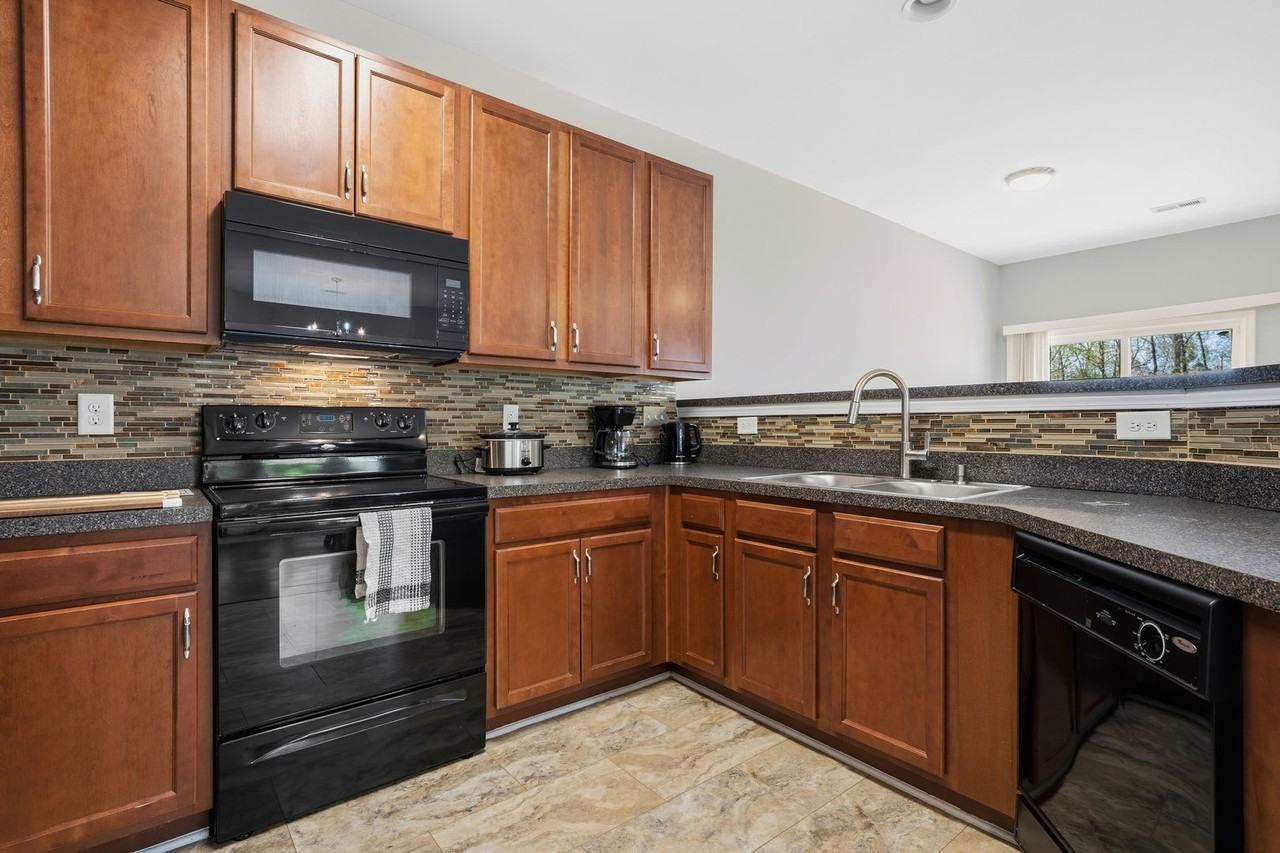 1326 Stone Manor Dr - Photo 5 of 21