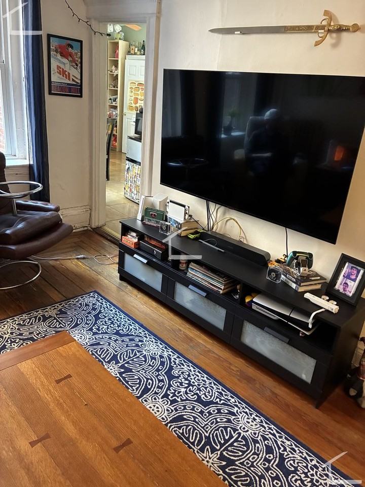 142 Charles St - Photo 6 of 21