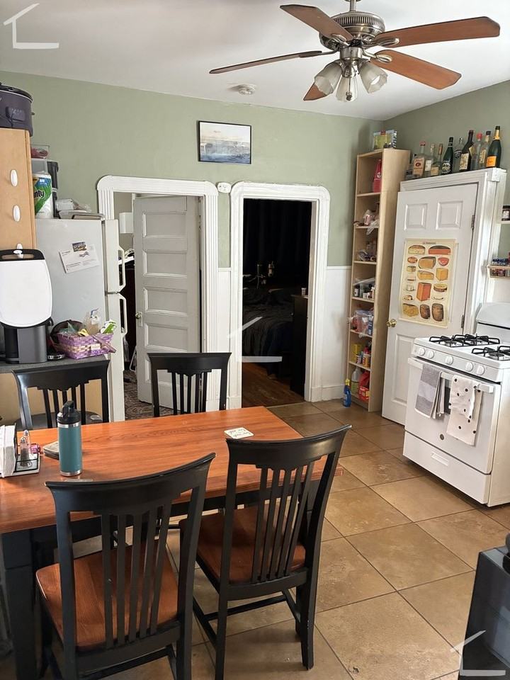 142 Charles St - Photo 7 of 21