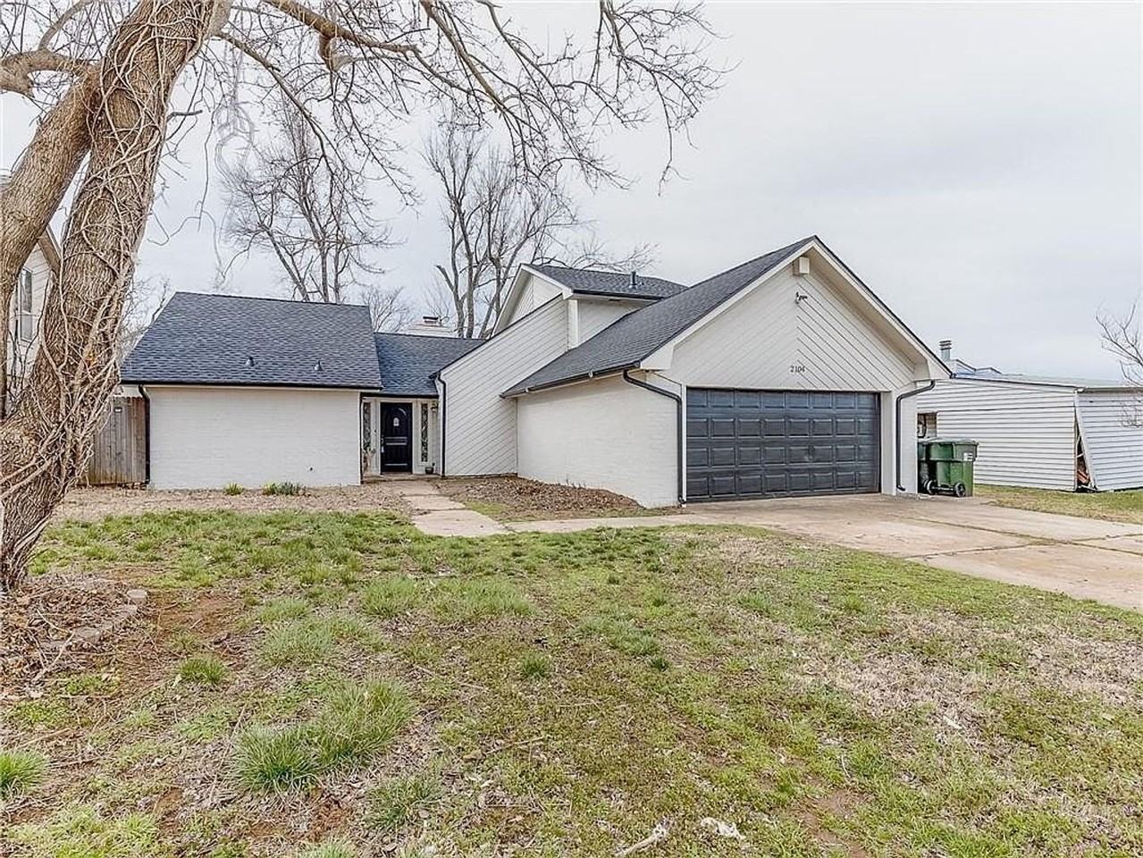 2104 Whiteoak Cir - Photo 2 of 38