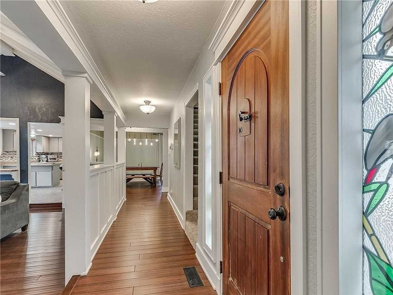 2104 Whiteoak Cir - Photo 5 of 38