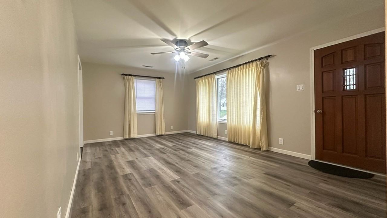 1624 Melrose Dr - Photo 5 of 15