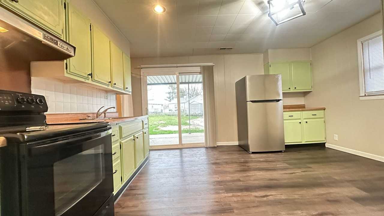 1624 Melrose Dr - Photo 7 of 15