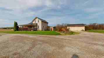 featured image of 924 Lattimer Rd W