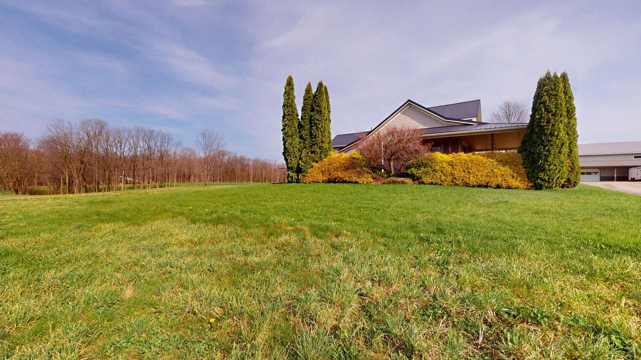 924 Lattimer Rd W - Photo 5 of 19